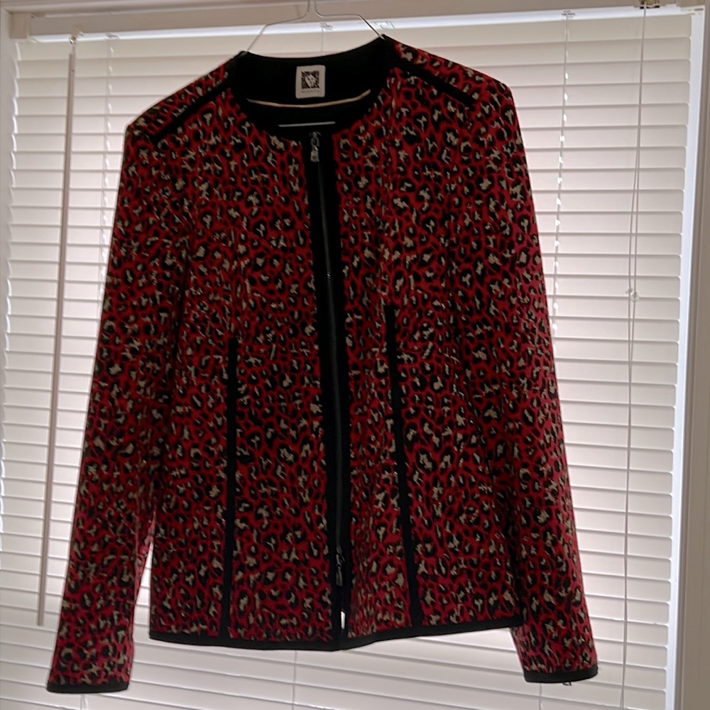 This a size Large Anne Klein blazer, Never worn out. Only tried on once.